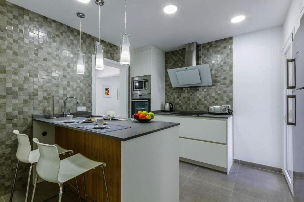 Assimetric Apartment